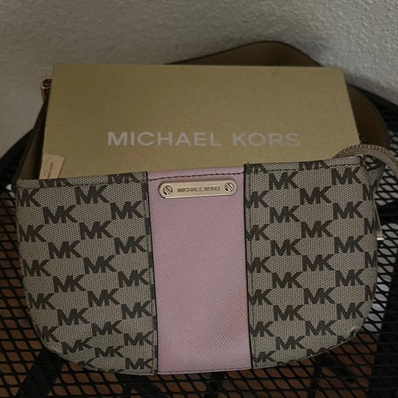 Michael Kors Belt Bag - Picture 1 of 3